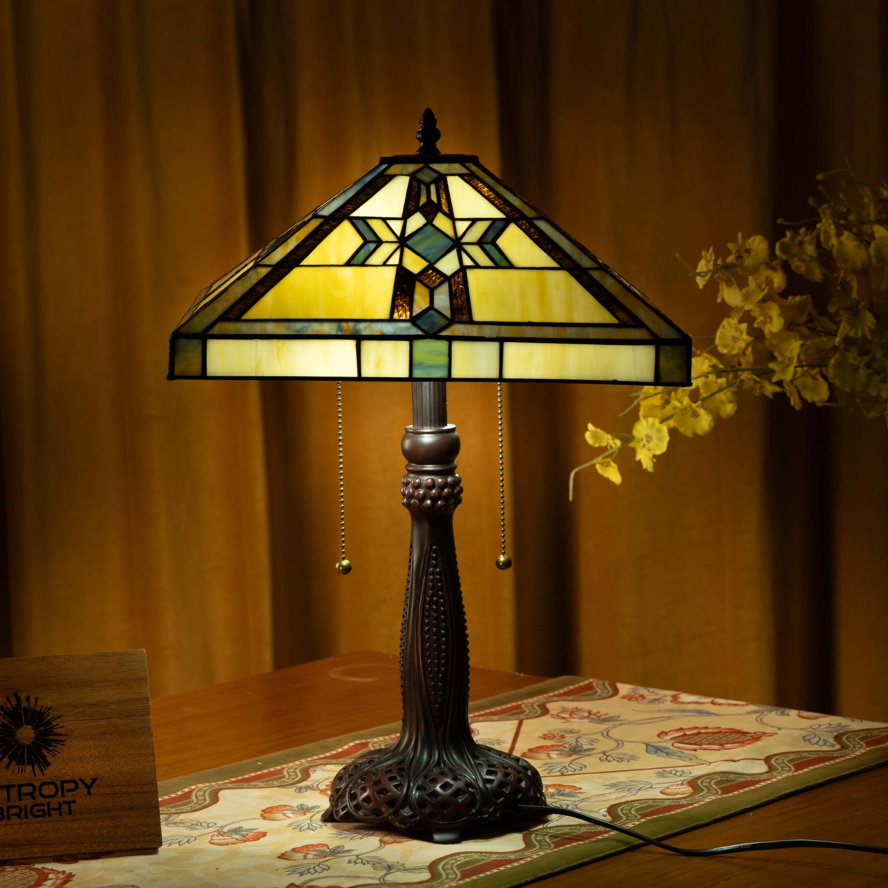 Lampe Tiffany artisanale en ambre