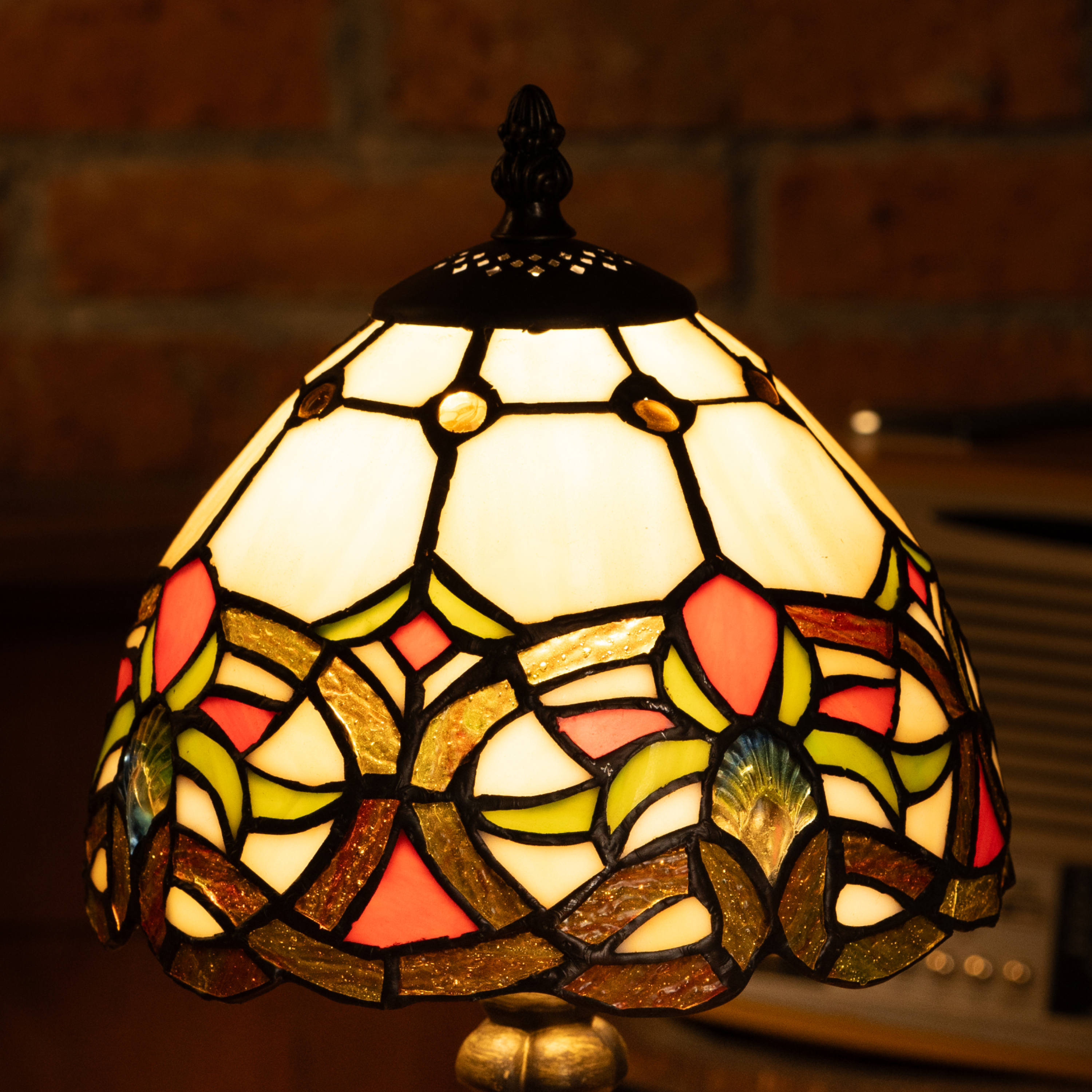 Ruby Flame Elegance Tiffany Lamp