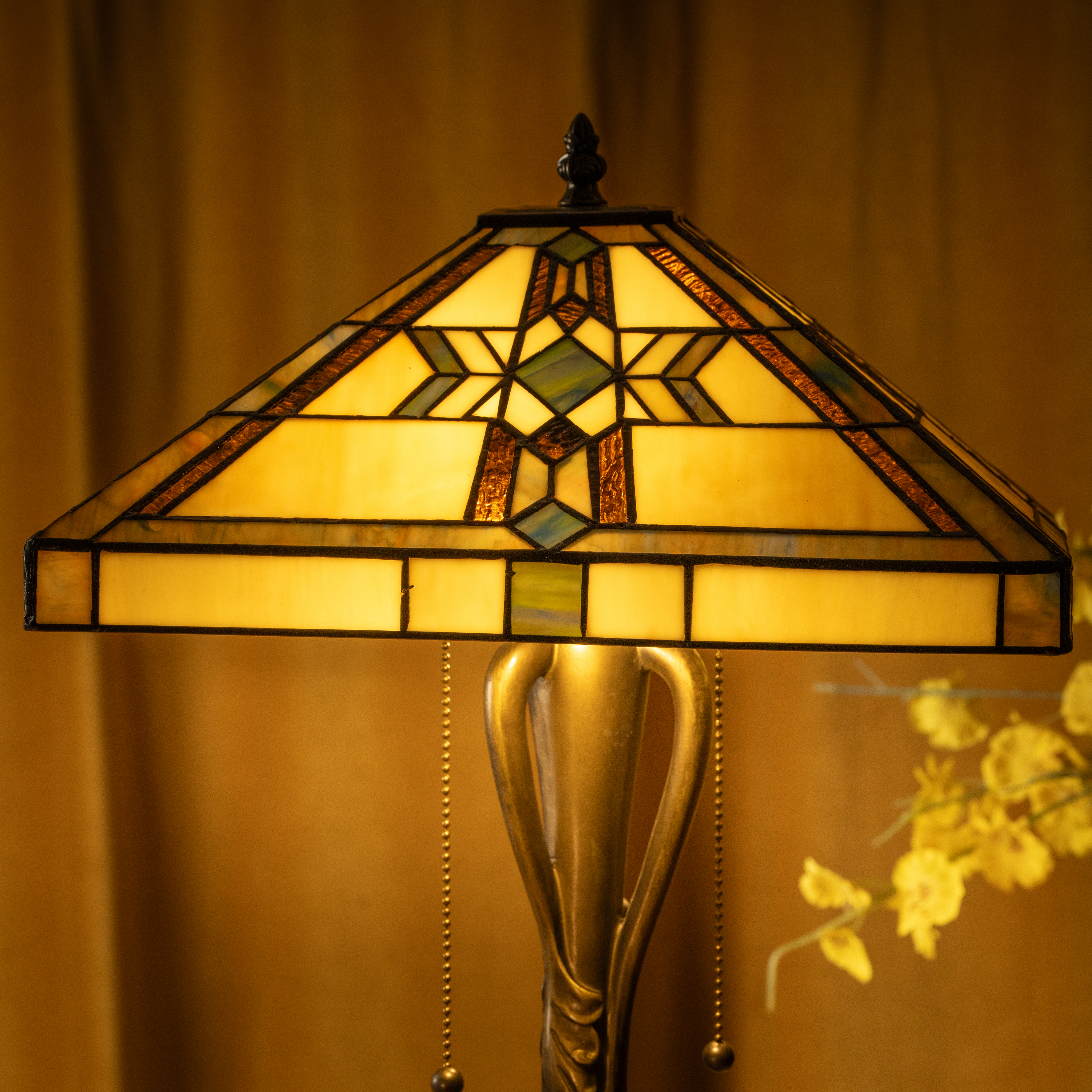 Golden Glow Tiffany Lamp