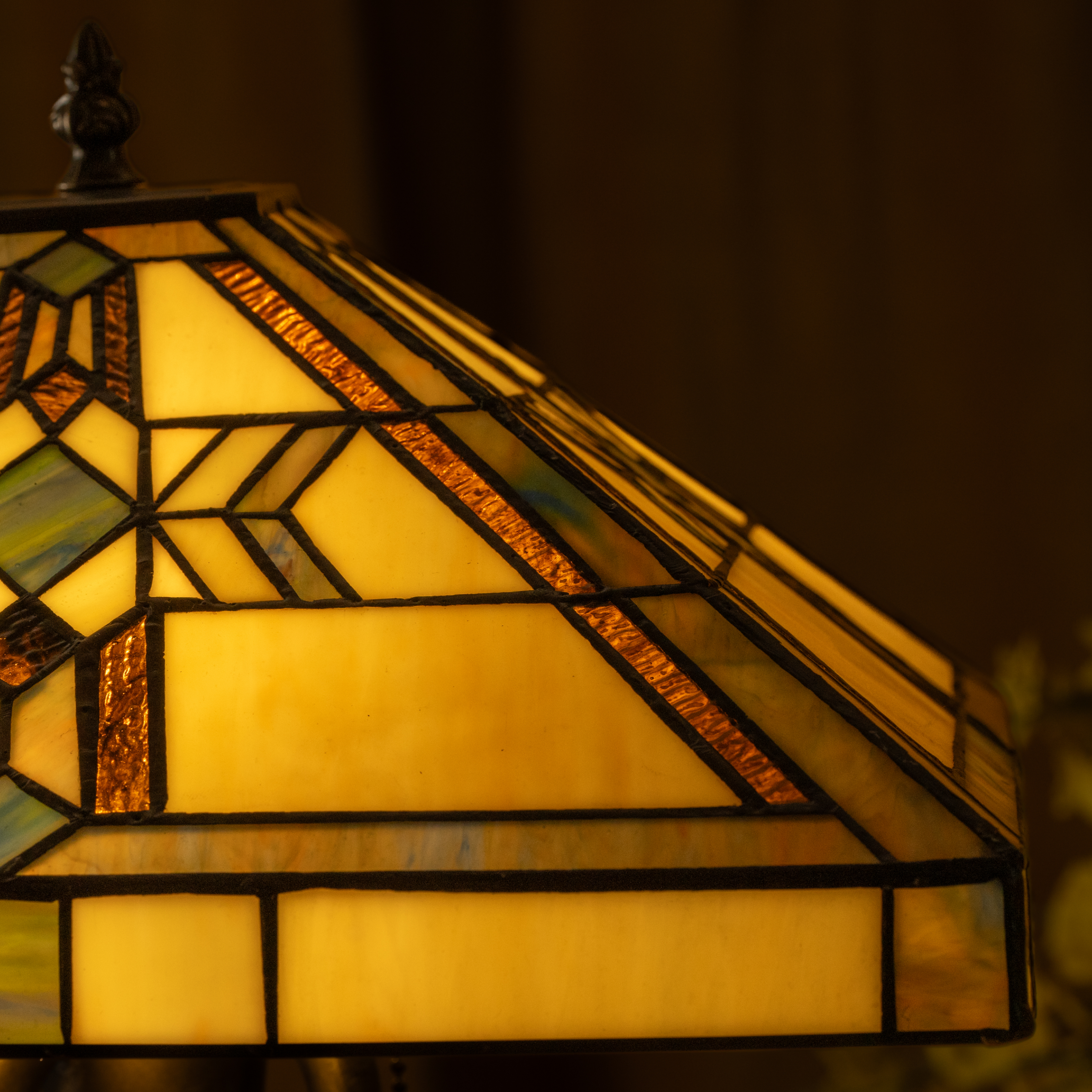 Golden Glow Tiffany Lamp