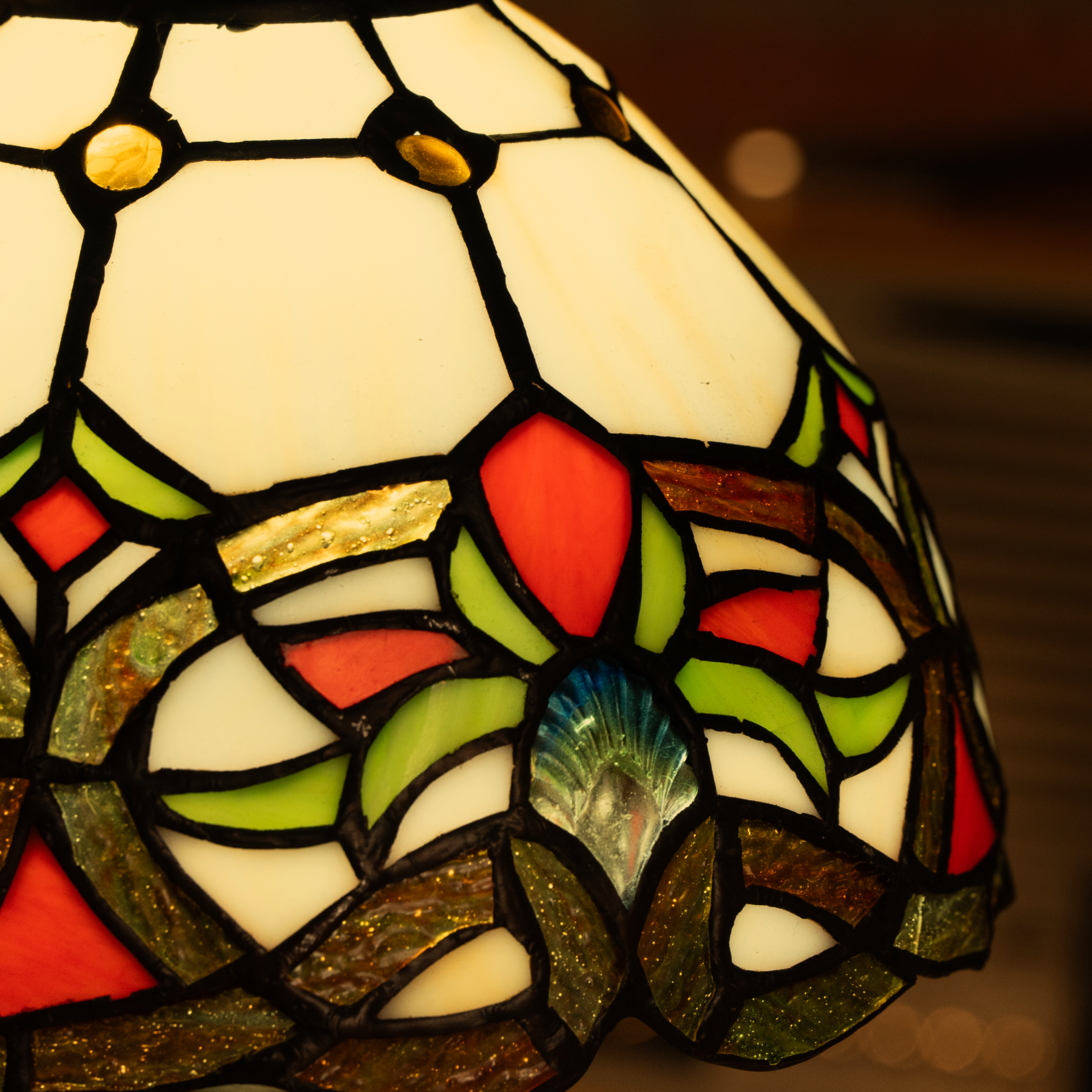 Ruby Flame Elegance Tiffany Lamp