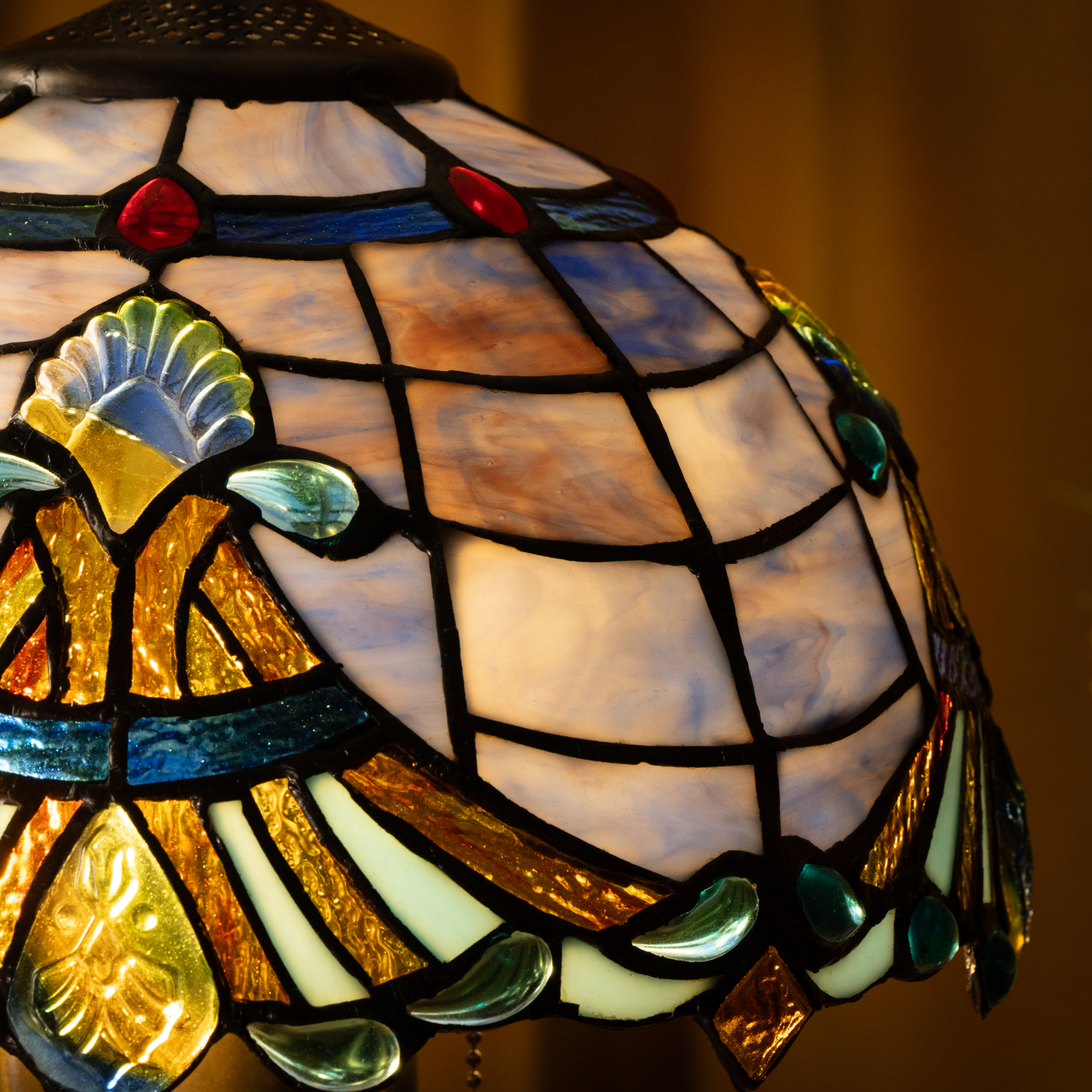 Majestic Wave Tiffany Table Lamp