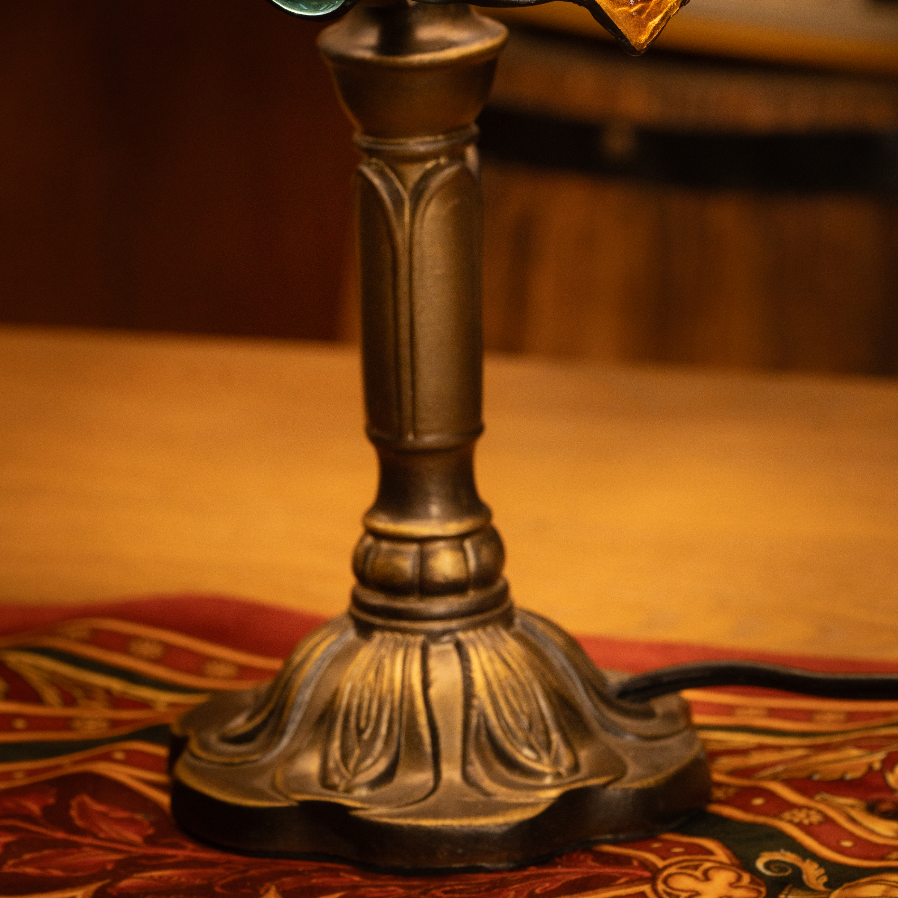 Ocean Sapphire Light Tiffany Lamp