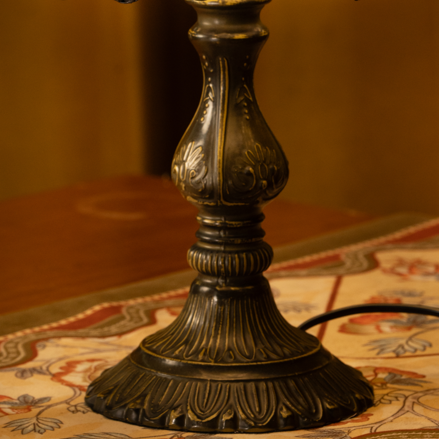 Imperial Grace Tiffany Table Lamp