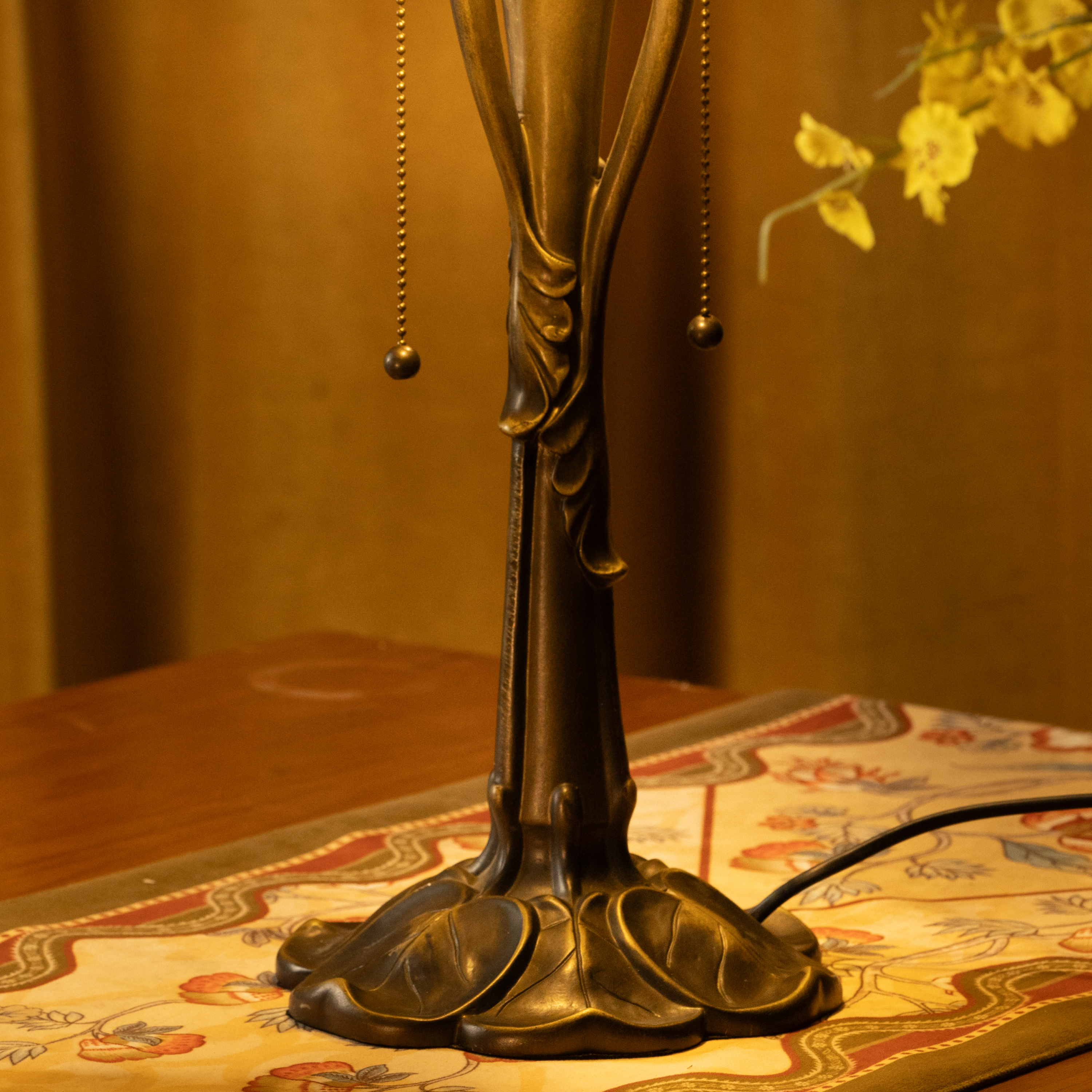 Golden Glow Tiffany Lamp