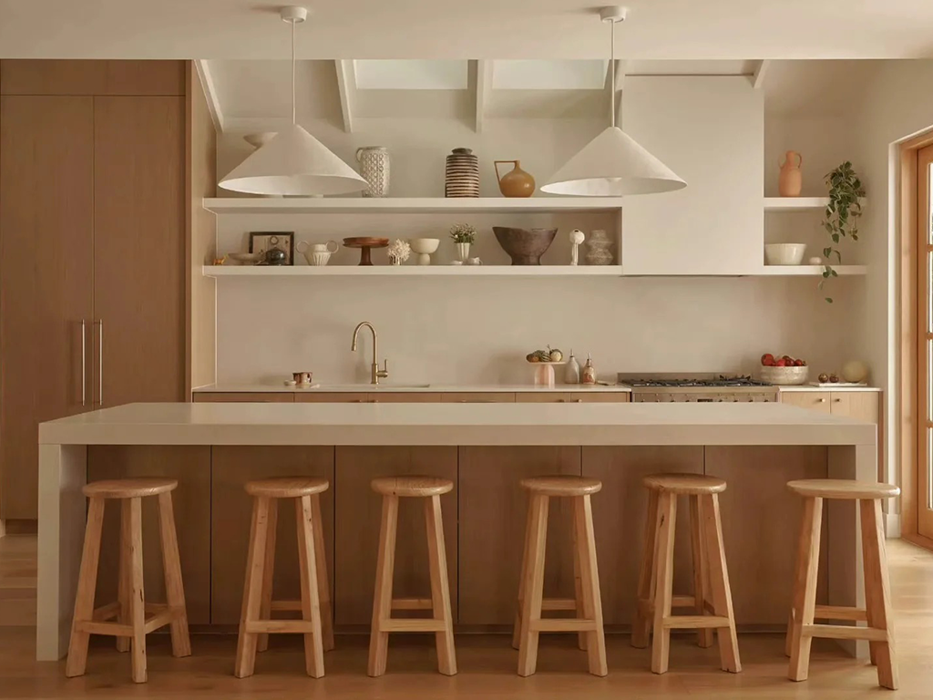 Warm Minimalism: Pendant Lighting in a Calm Kitchen
