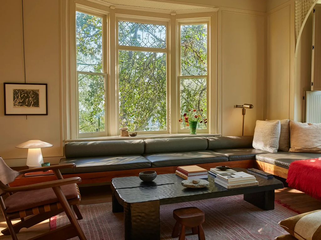 Warm Glow and Timeless Elegance in the Living Room