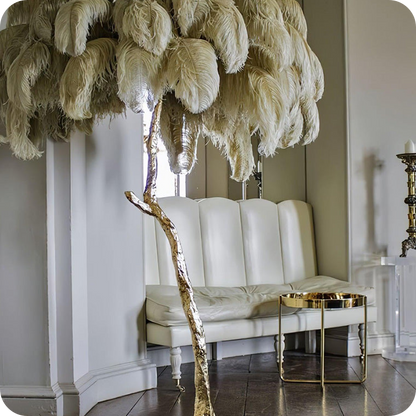 Lámpara de pie con forma de palmera y plumas
