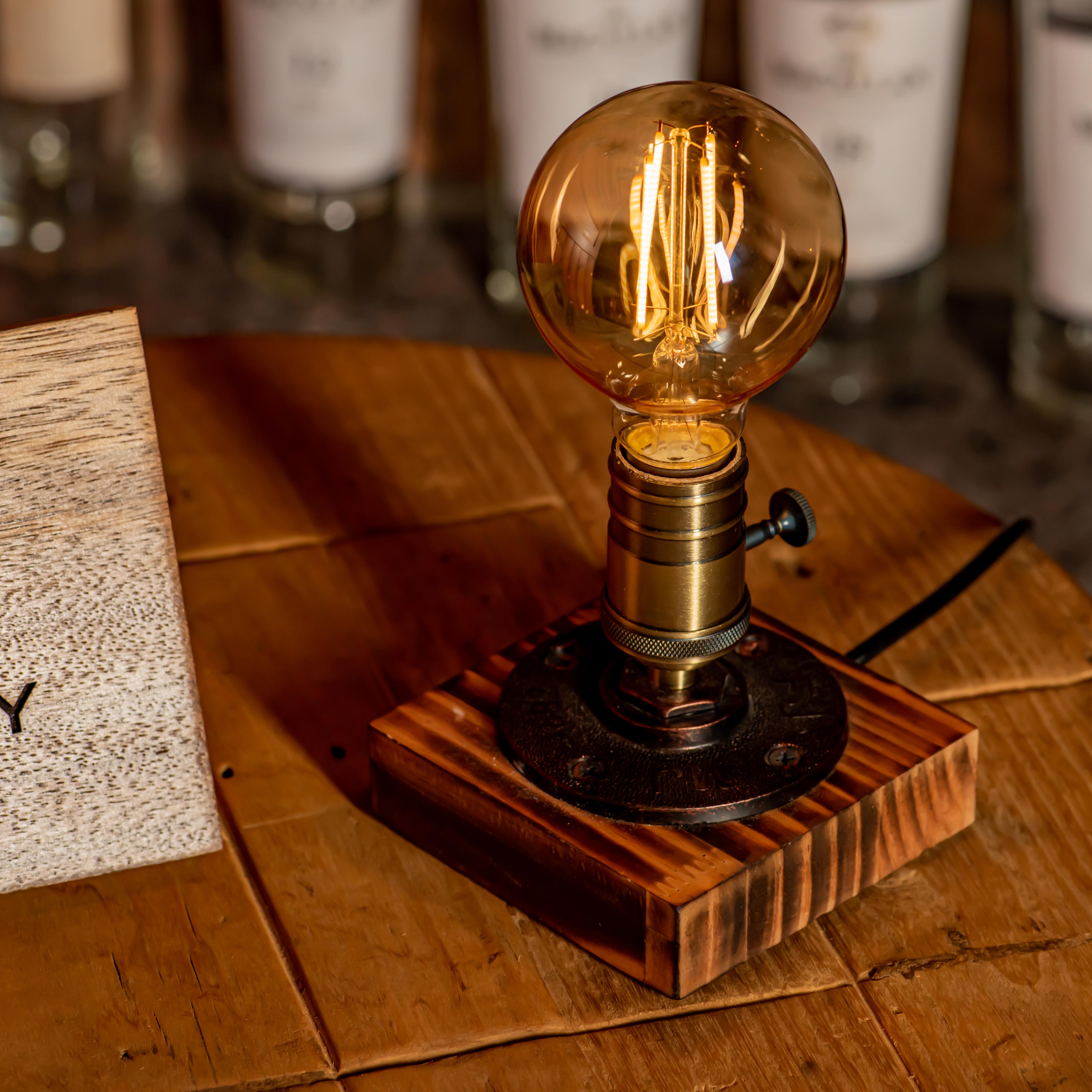 Lampe à tuyau réglable vintage faite à la main de style steampunk Edison