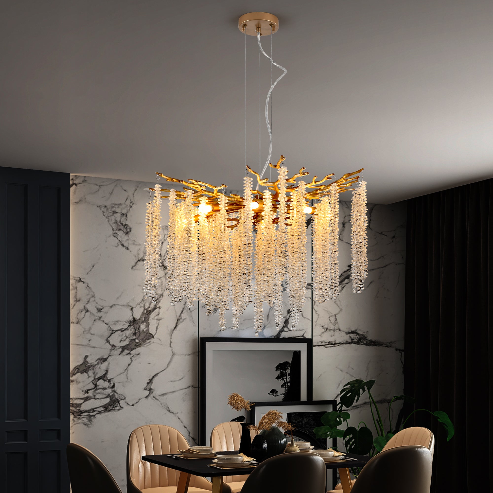 Suspension moderne dorée de 23,6 pouces avec brins de cristal en cascade 