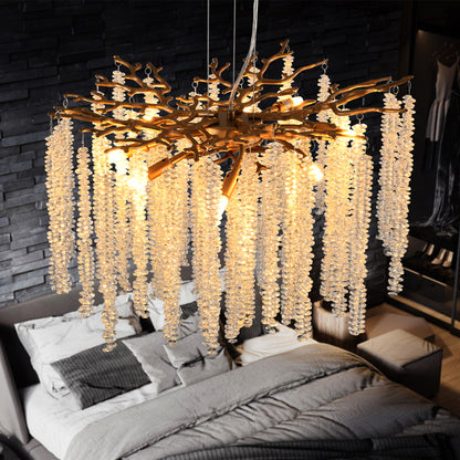 Suspension moderne dorée de 23,6 pouces avec brins de cristal en cascade 