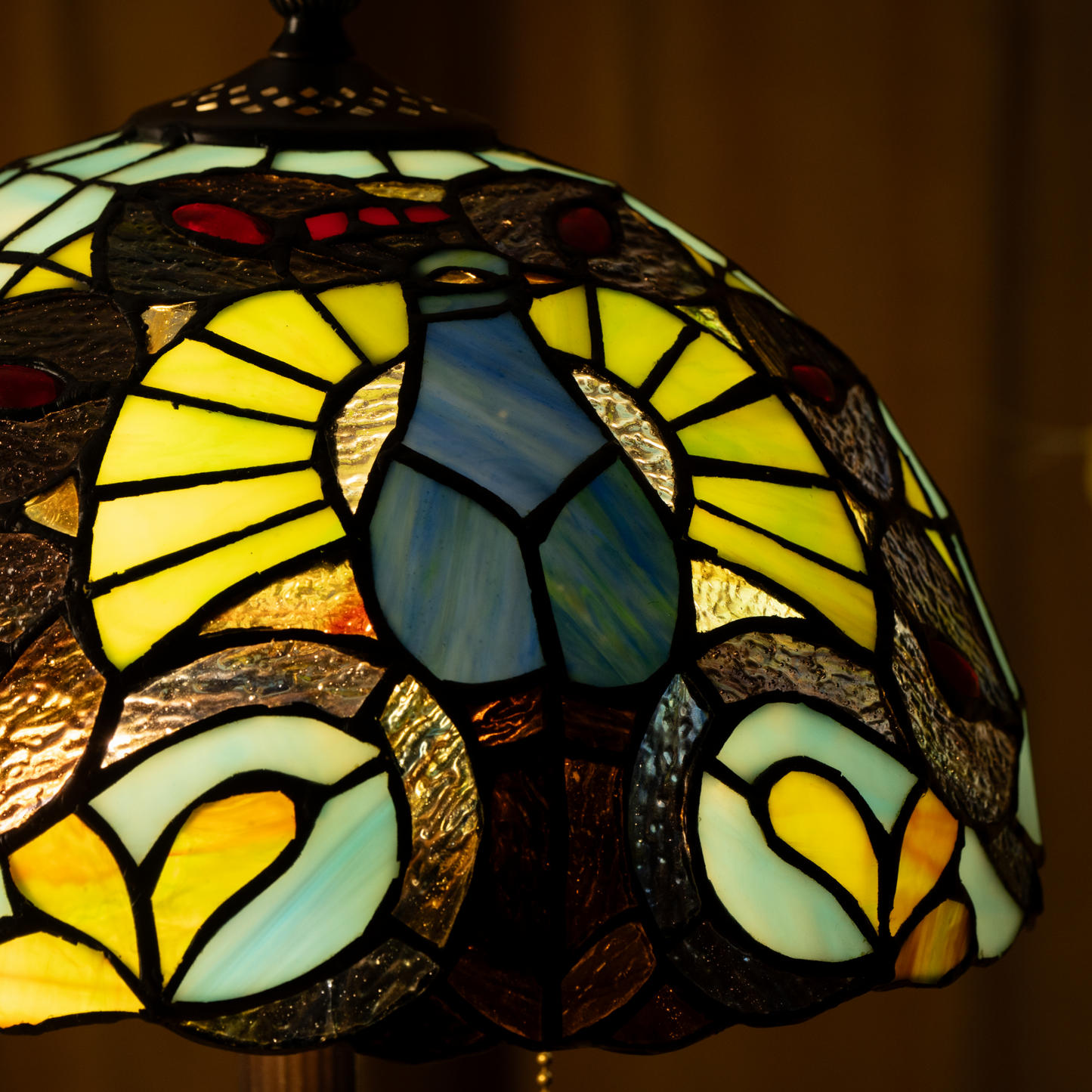 Mystic Leaf Tiffany Table Lamp