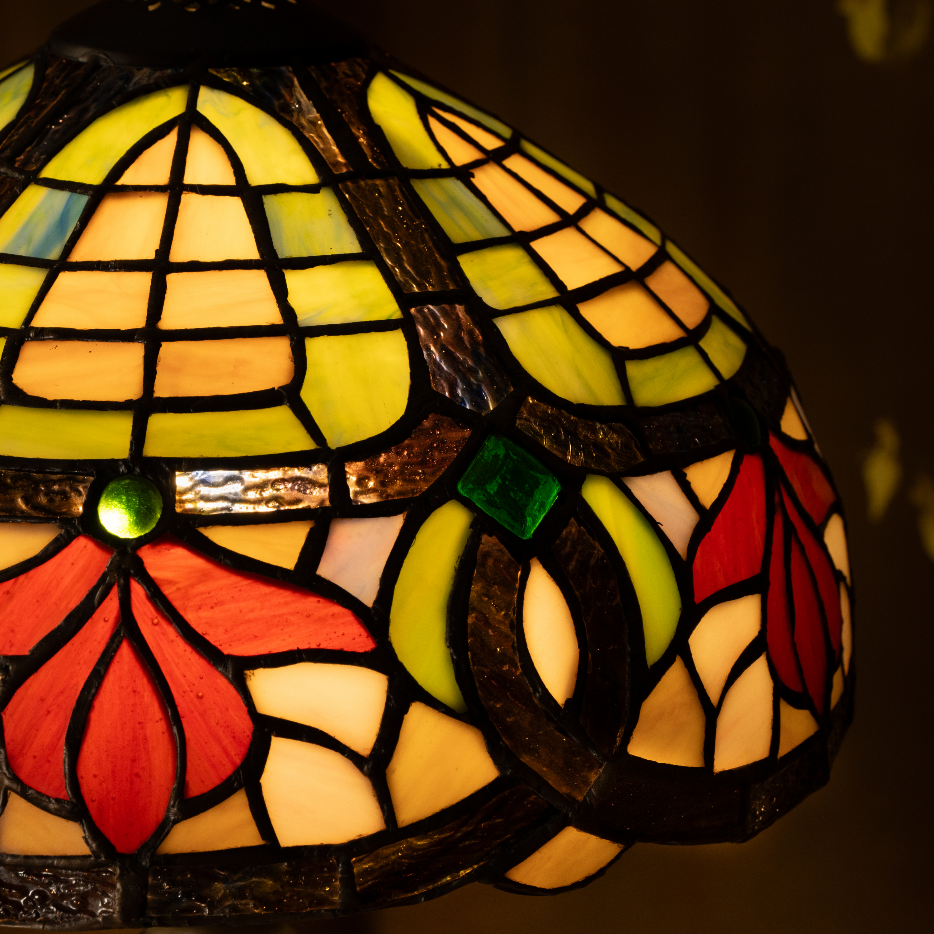 Crimson Bloom Tiffany Table Lamp