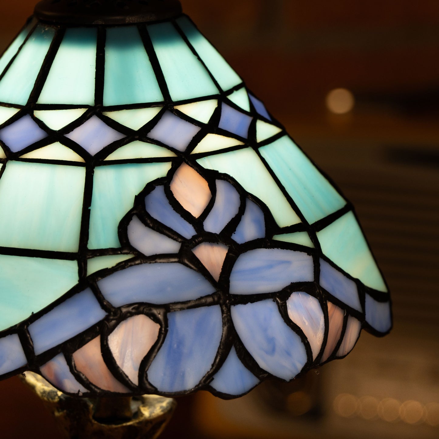 Azure Wave Bloom Tiffany Table Lamp