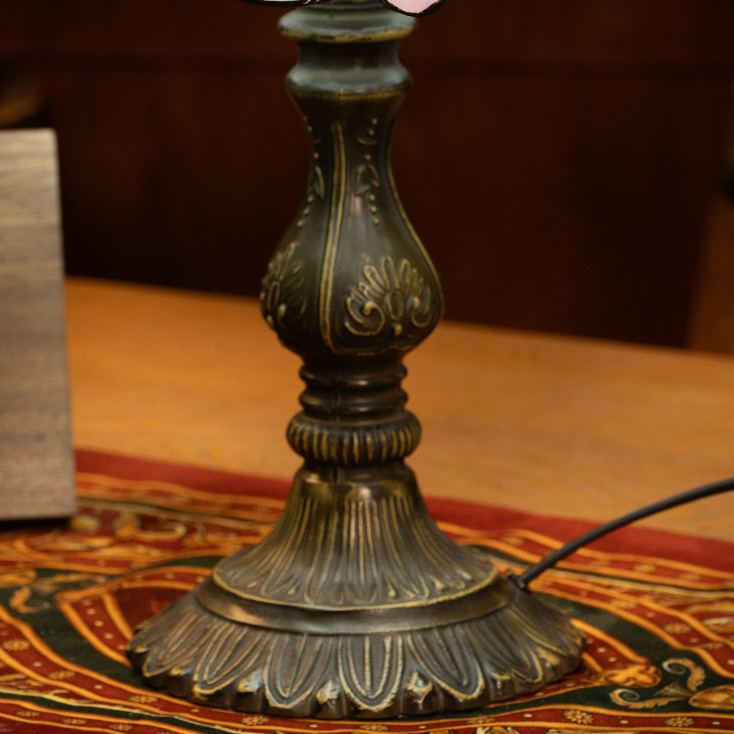 Rose Garden Glow Tiffany Table Lamp