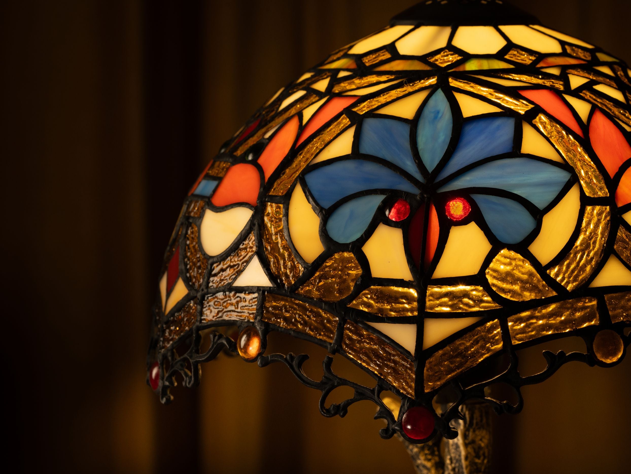 Lampe de table Tiffany à pétales bleus