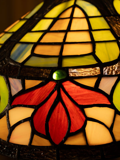 Lampe de table Tiffany à motif de fleurs de forêt