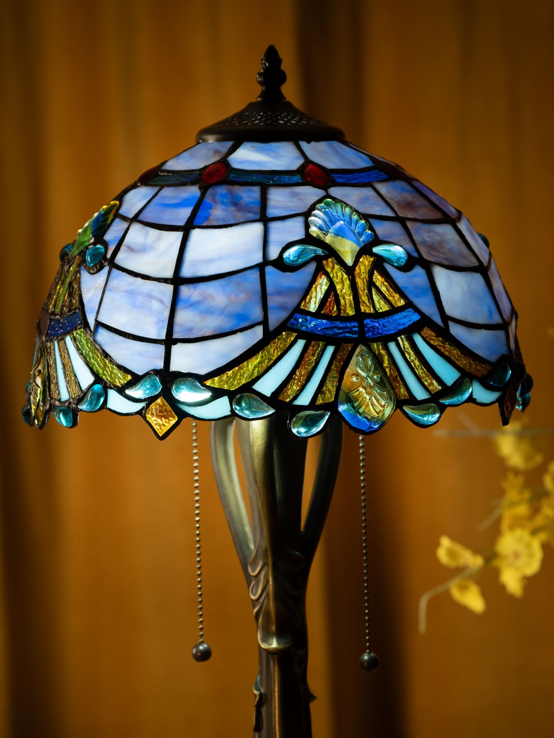 Majestic Wave Tiffany Table Lamp