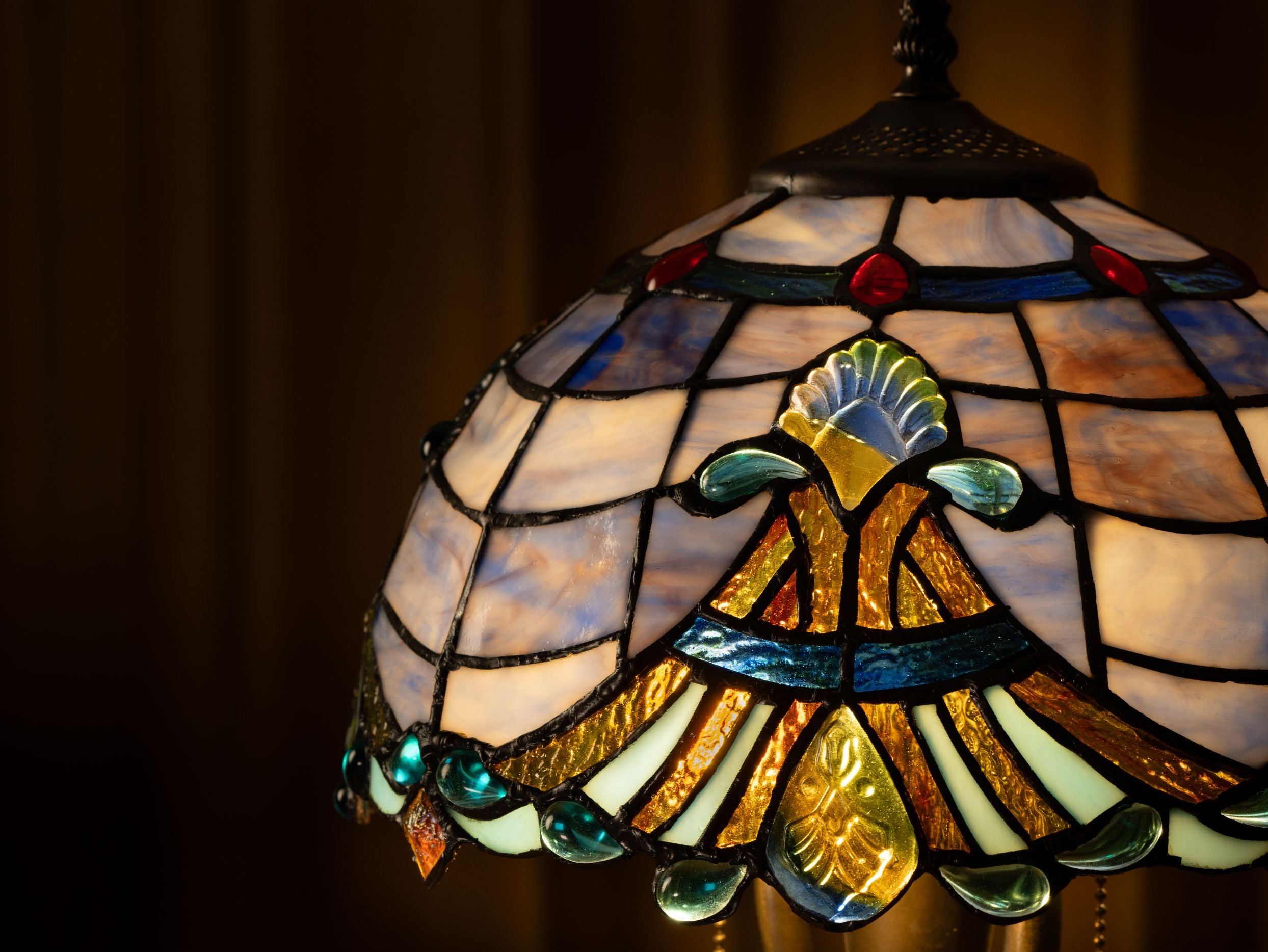 Majestic Wave Tiffany Table Lamp