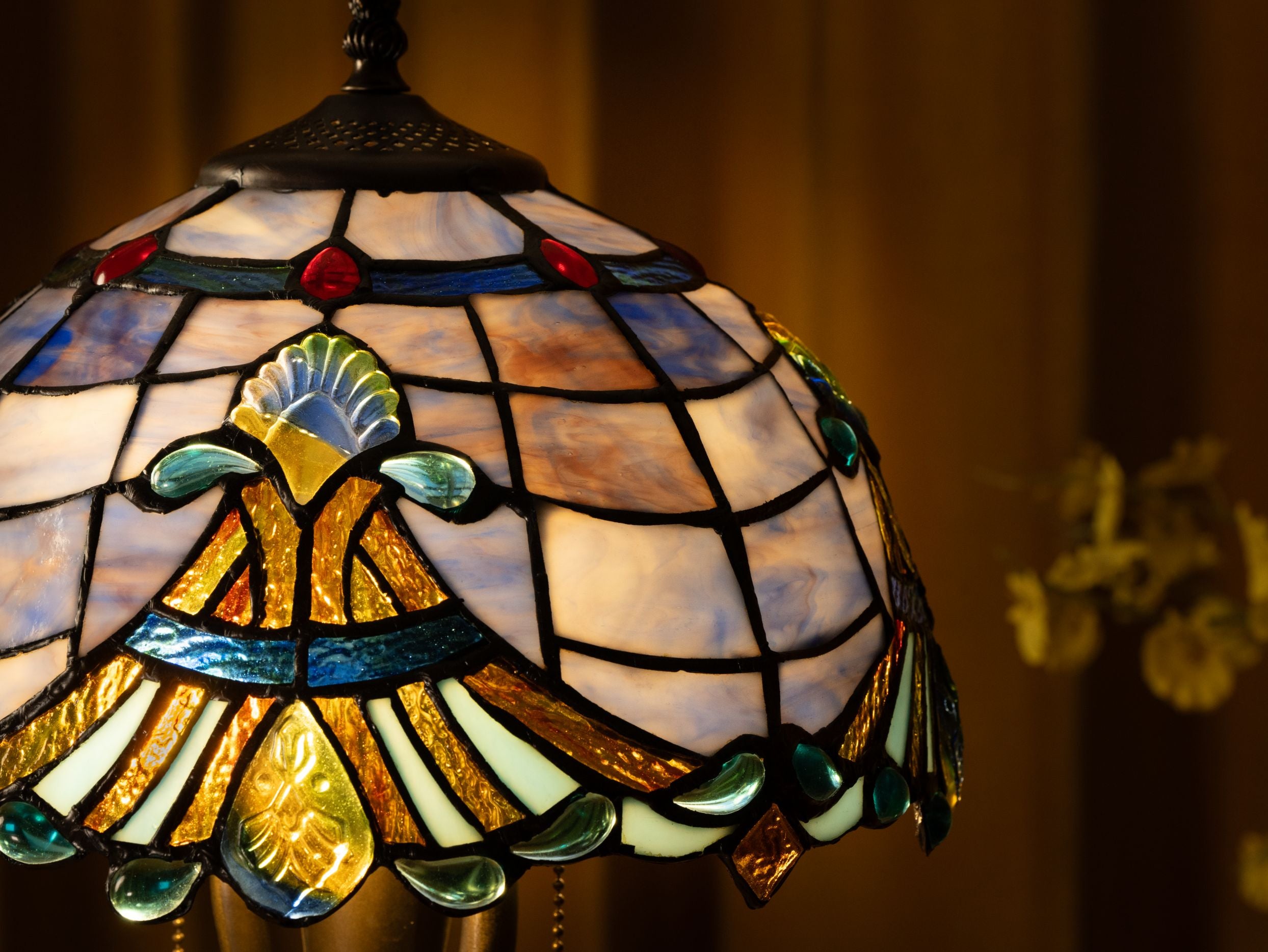 Majestic Wave Tiffany Table Lamp