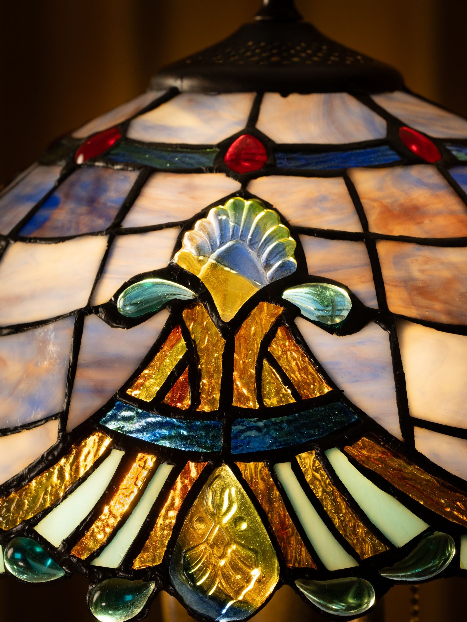 Majestic Wave Tiffany Table Lamp