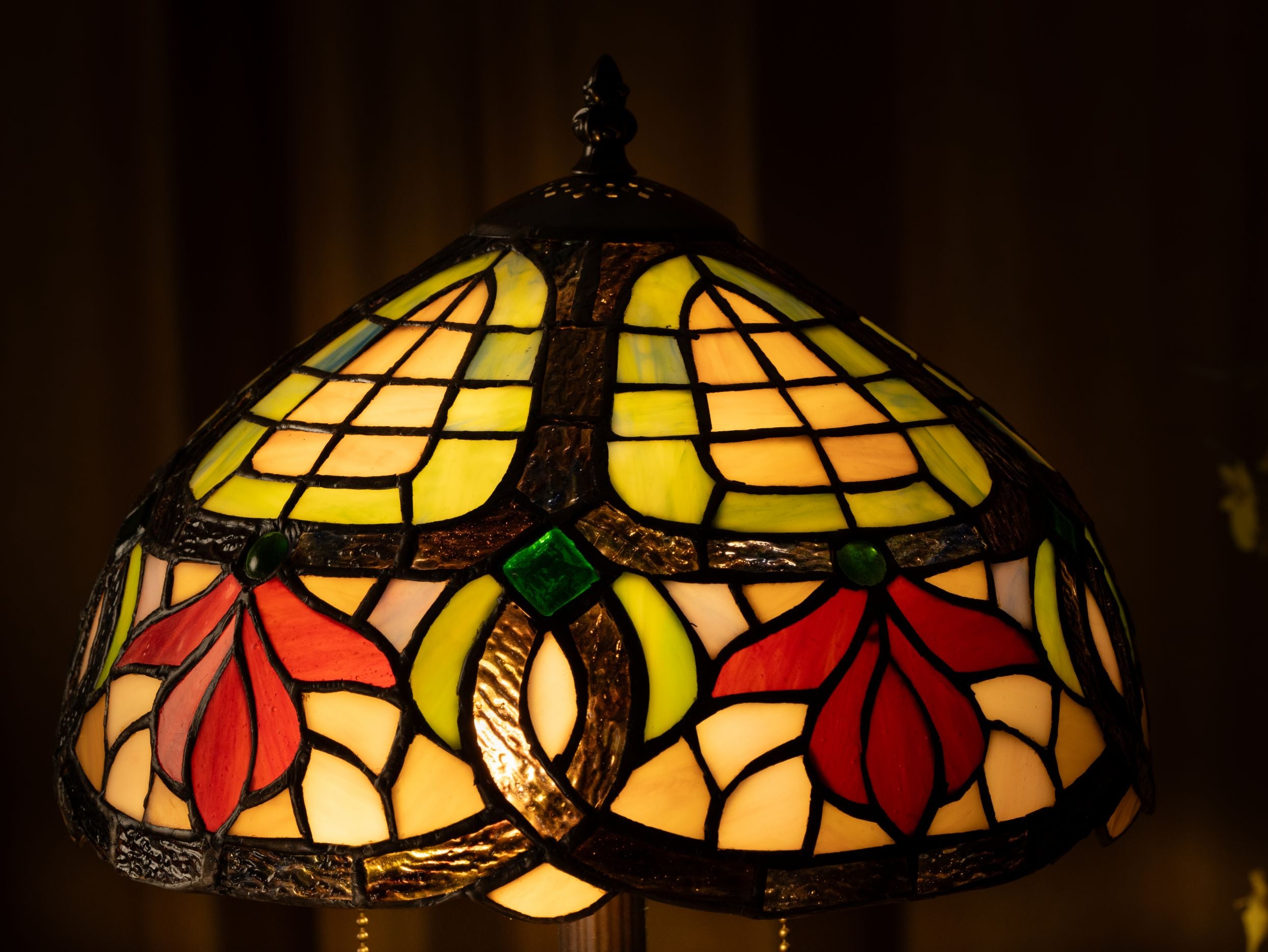 Ruby Garden Tiffany Table Lamp