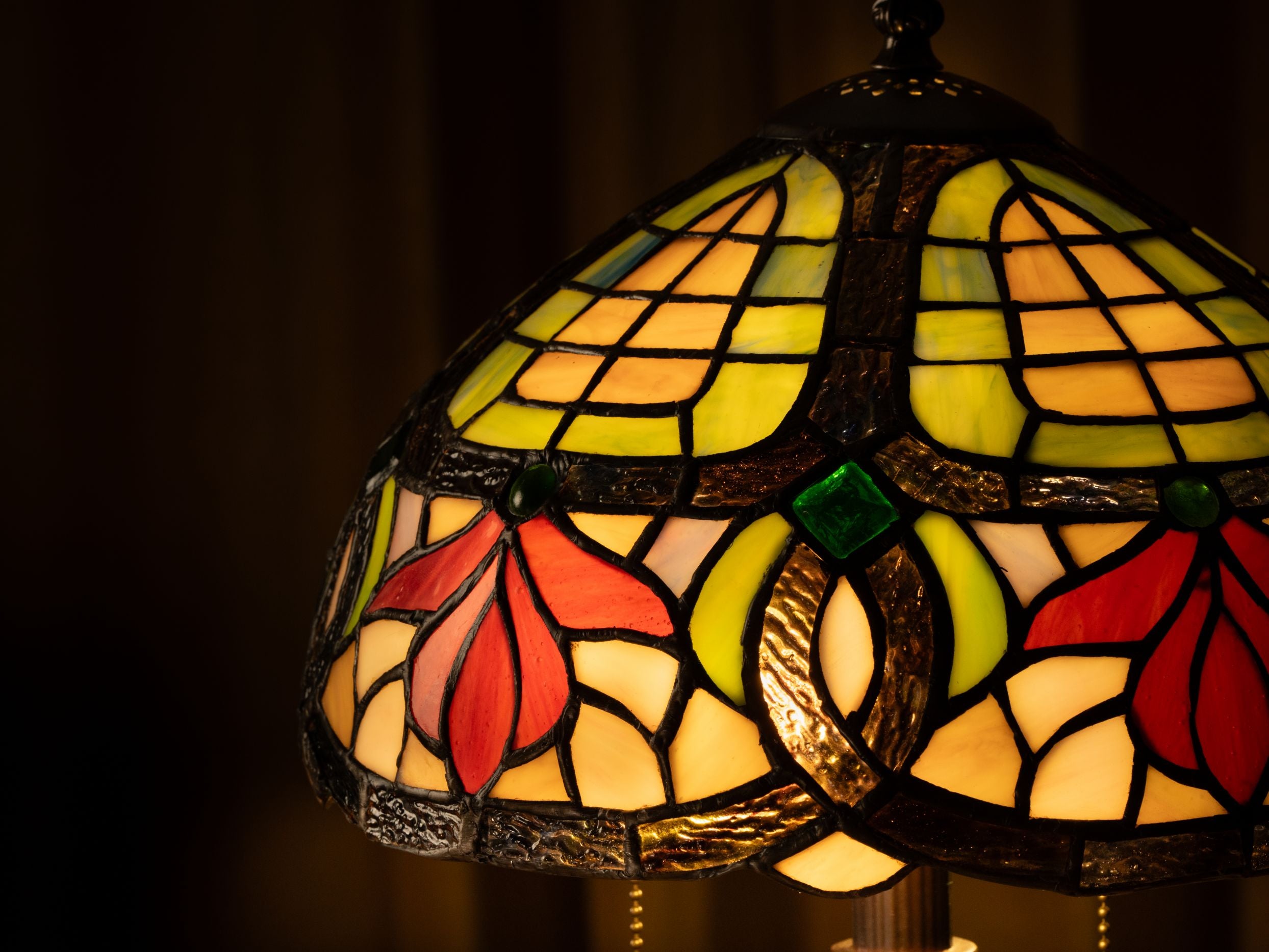 Ruby Garden Tiffany Table Lamp