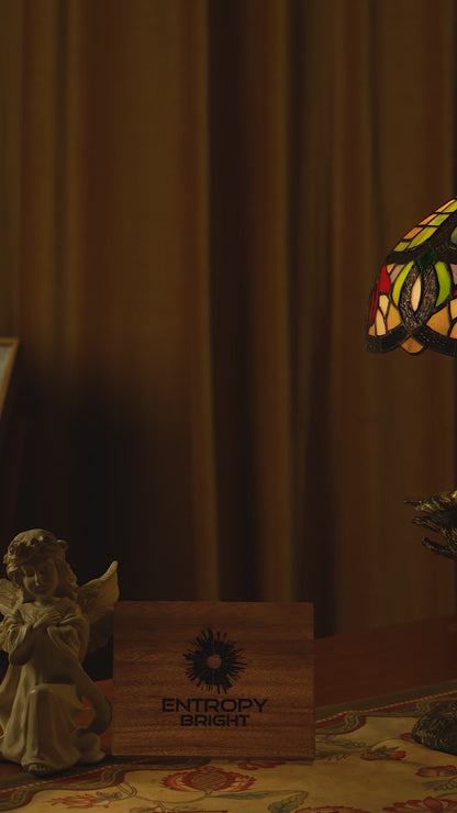 Lampe de table Tiffany à motif de fleurs de forêt